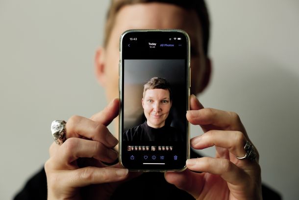 Katja Koren Ošljak, asistentka na katedri za medijske in komunikacijske študije na Fakulteti za družbene vede in ustanoviteljica zavoda za digitalno vzgojo Vsak. 