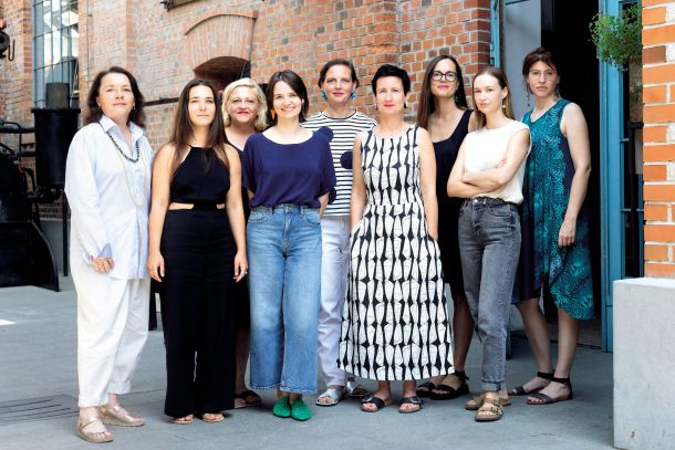 Ekipa festivala Mladi levi: oblikovalka Tanja Radež in stalna posadka zavoda Bunker – Ajda Koloini, Mojca Jug, Klara Drnovšek Solina, Alma R. Selimović, Maja Vižin, Tamara Bračič Vidmar, Anja Vrhovšek in Špela Kopitar. 