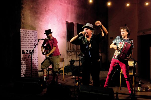 Pero Lovšin Acoustic Trio na vrtu Doma prosekarja, Prosek, I 