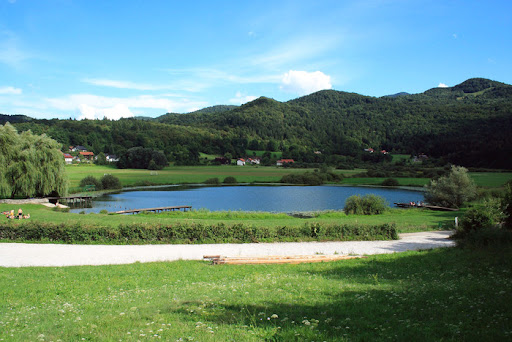 Podpeško jezero neprimerno za kopanje