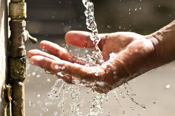 »Voda, sanitarije in higiena niso privilegij, temveč temeljne človekove pravice«