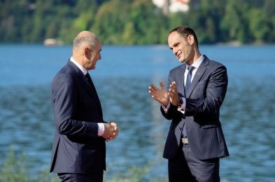 Do Janševe vlade vodi ena pot. In ime ji je Anže Logar.