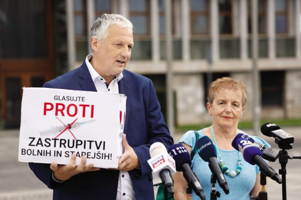 Veliki orator, demagog, pobudnik in organizator referendumov o družinskem zakoniku Aleš Primc in pisateljica Milena Miklavčič, pobudnika novega referenduma o zakonu o pomoči pri prostovoljnem končanju življenja 