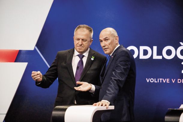 Navidezna tekmeca Janez Janša in Zdravko Počivalšek na enem od predvolilnih soočenj leta 2022. Počivalšek je danes funkcionar SDS. 