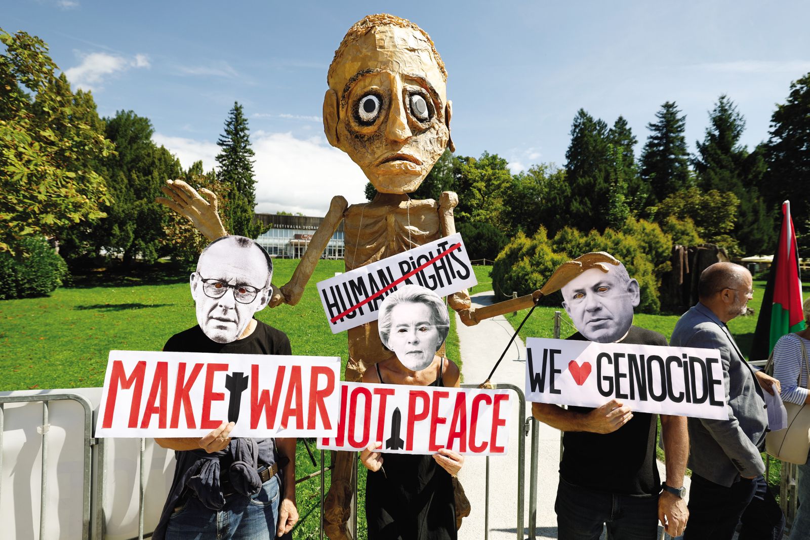 Na Bledu je potekal protest zoper genocidno politiko izraelske vlade in vojske.