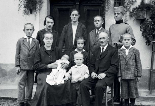 Družina Dimnik, 1932. / Foto: 3Peter Lampič, hrani Muzej novejšein sodobne zgodovine Slovenije