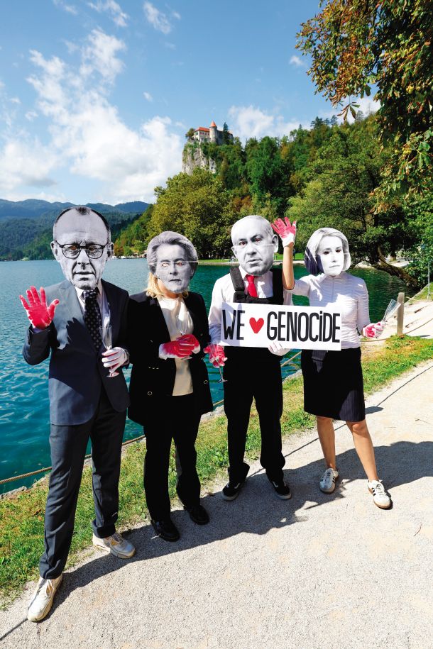 Protest pred Blejskim strateškim forumom