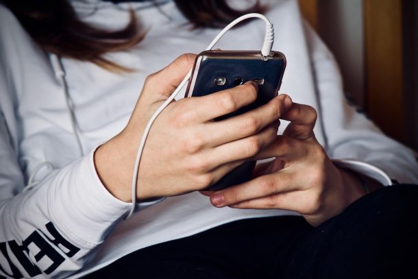»Mislim, da smo že čez to mejo, da bi lahko rekli mladim generacijam, naj ne uporabljajo modernih tehnologij«