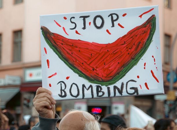 »Ko nastopamo na dogodkih, ki jih sponzorira Izrael, pomagamo ustvariti lažen vtis, da je apartheidski Izrael normalna demokratična država«