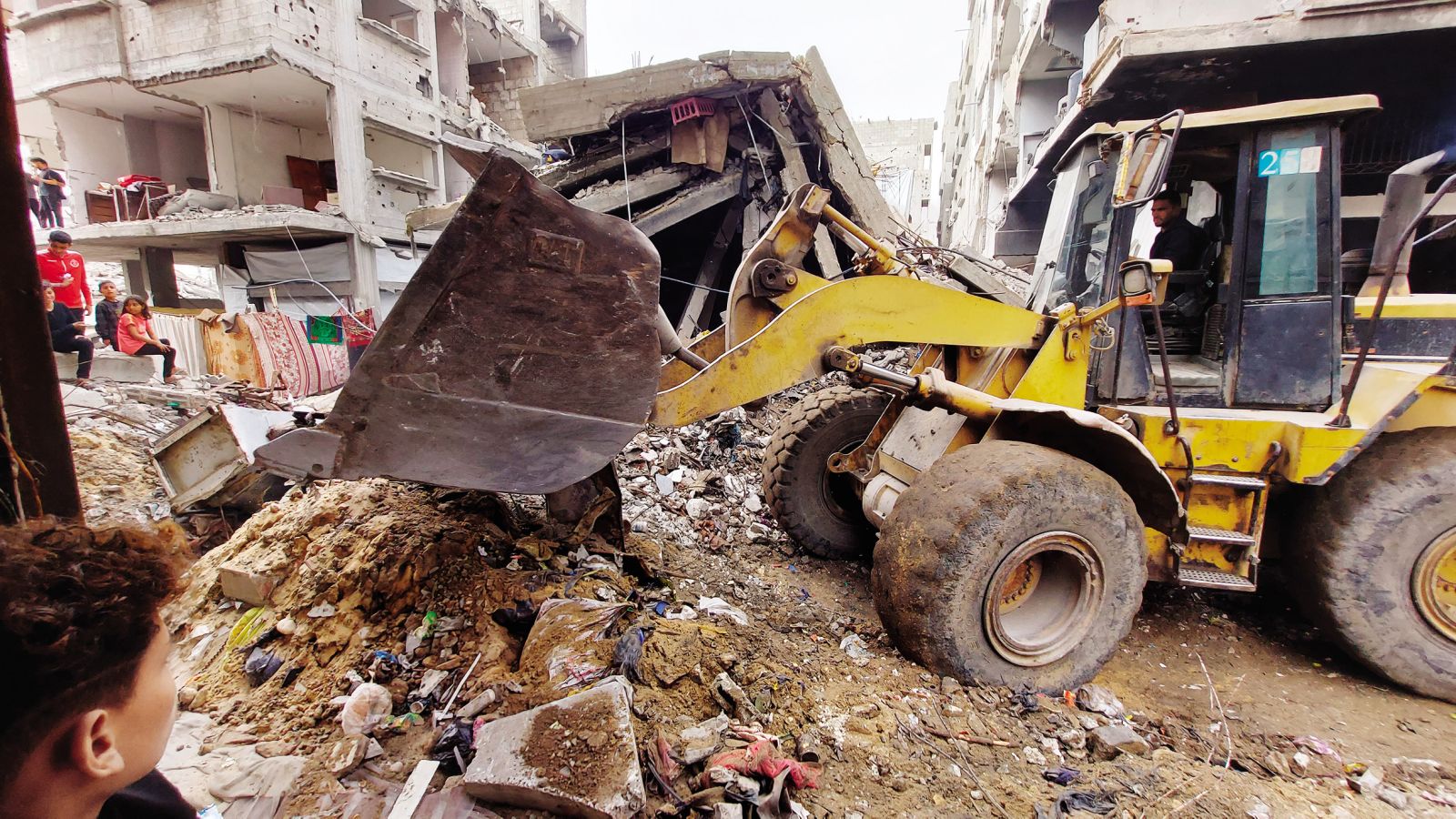 Odstranjevanje ruševin v Ahmedovi ulici.