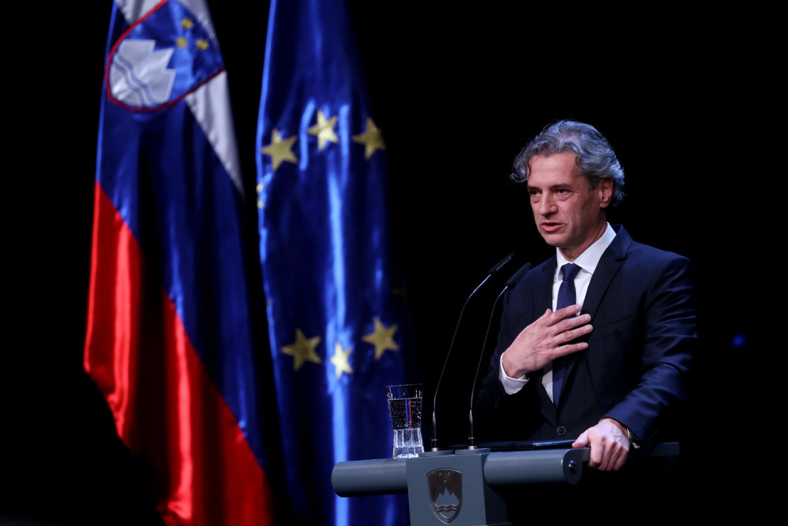 Robert Golob med govorom na eni od preteklih državnih proslav