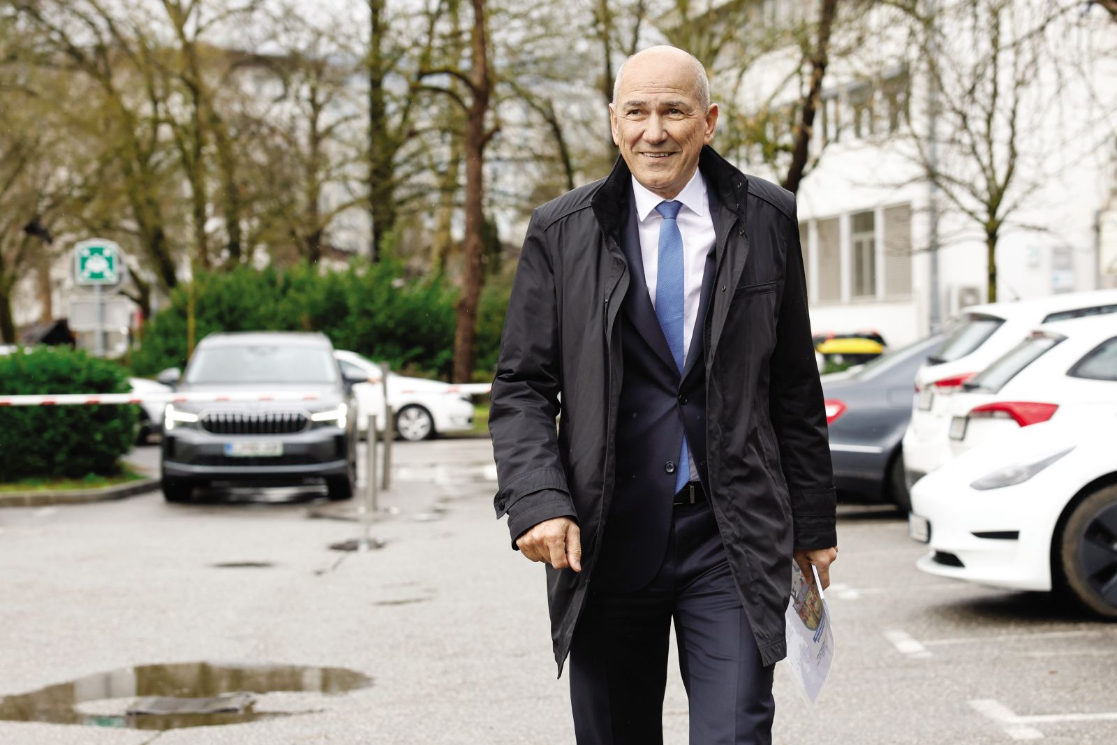 »Quod licet Iovi, non licet bovi«, v prostem prevodu: »Kar je zakonito za Janšo, za druge ni.«