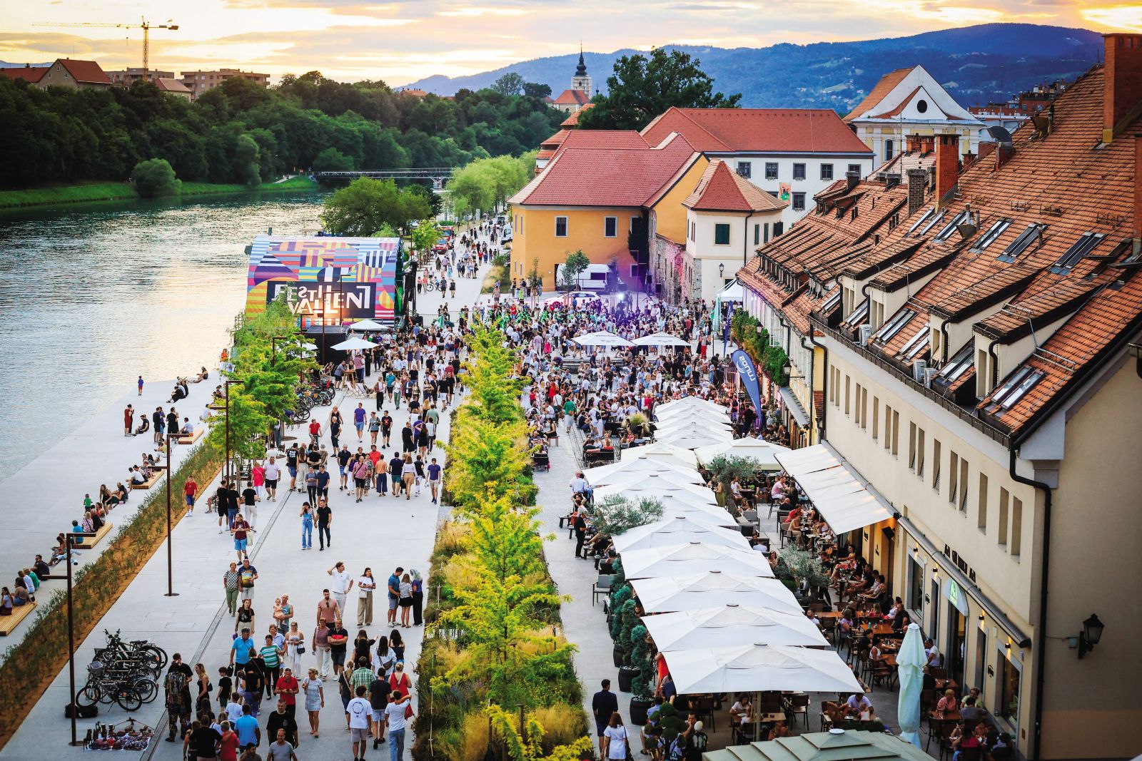 Promenada na Lentu nikakor ni obljudena le ob prireditvah; vzpostavilo se je novo mariborsko srečevališče.