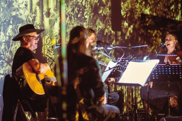 Otroci izpod Uršlje / avdiovizualni koncert, Umetniški klub 101, Koroški pokrajinski muzej, Prežihova bajta, Ravne na Koroškem 