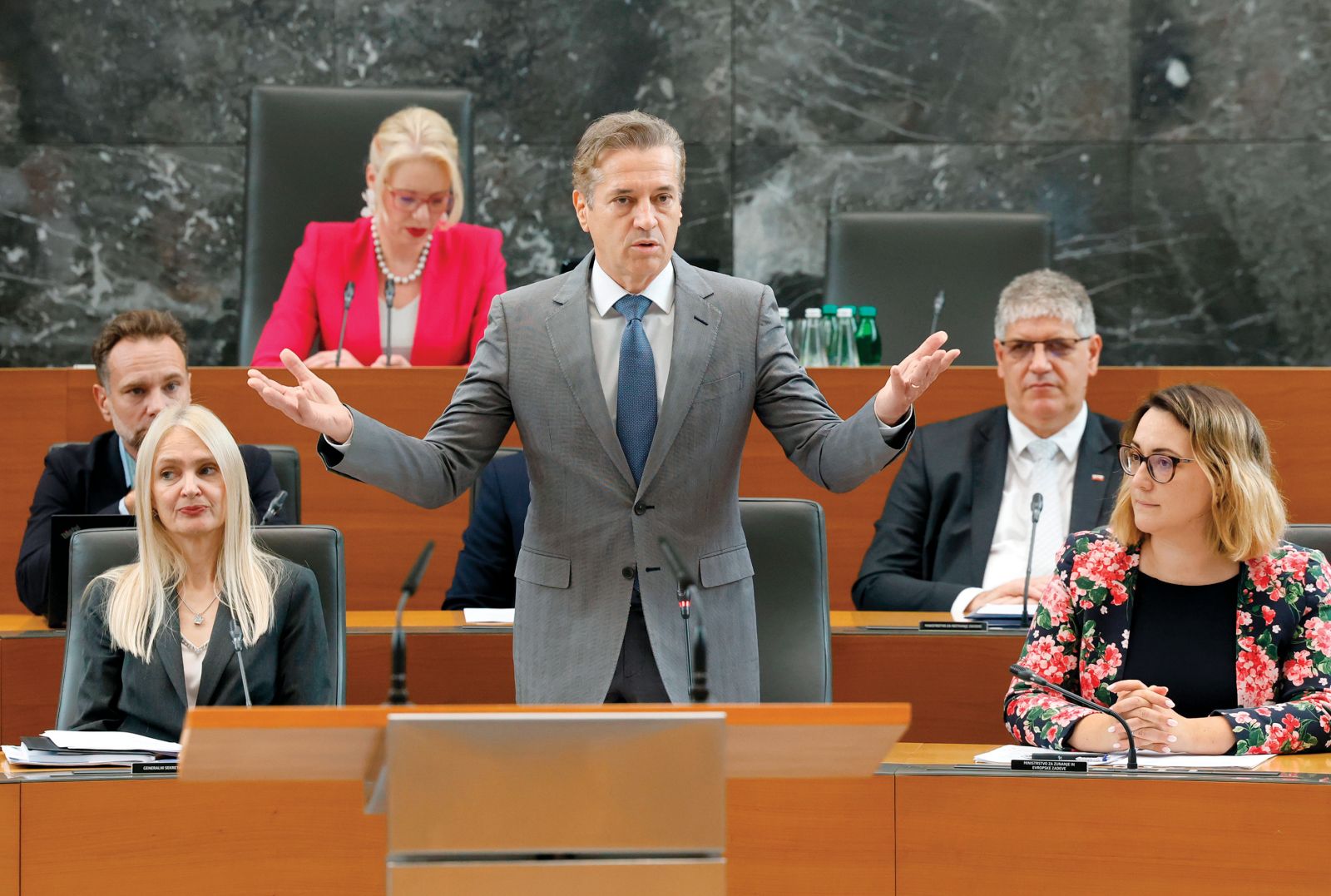 Robert Golob je obljubil božičnico za vse, ne le za peščico