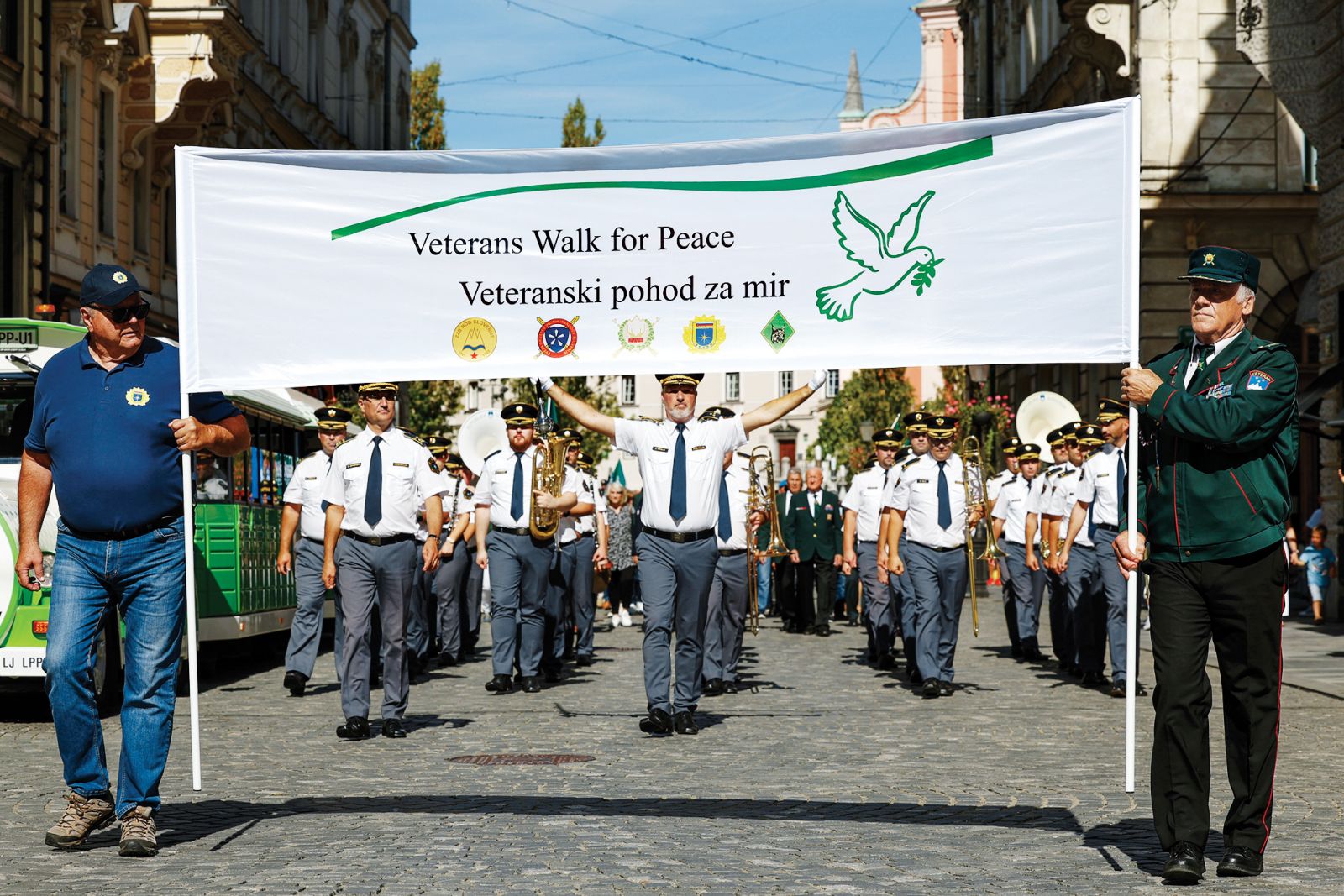 Pohod ob mednarodnem dnevu miru v spremstvu Orkestra Slovenske policije, LJ | Borut Krajnc