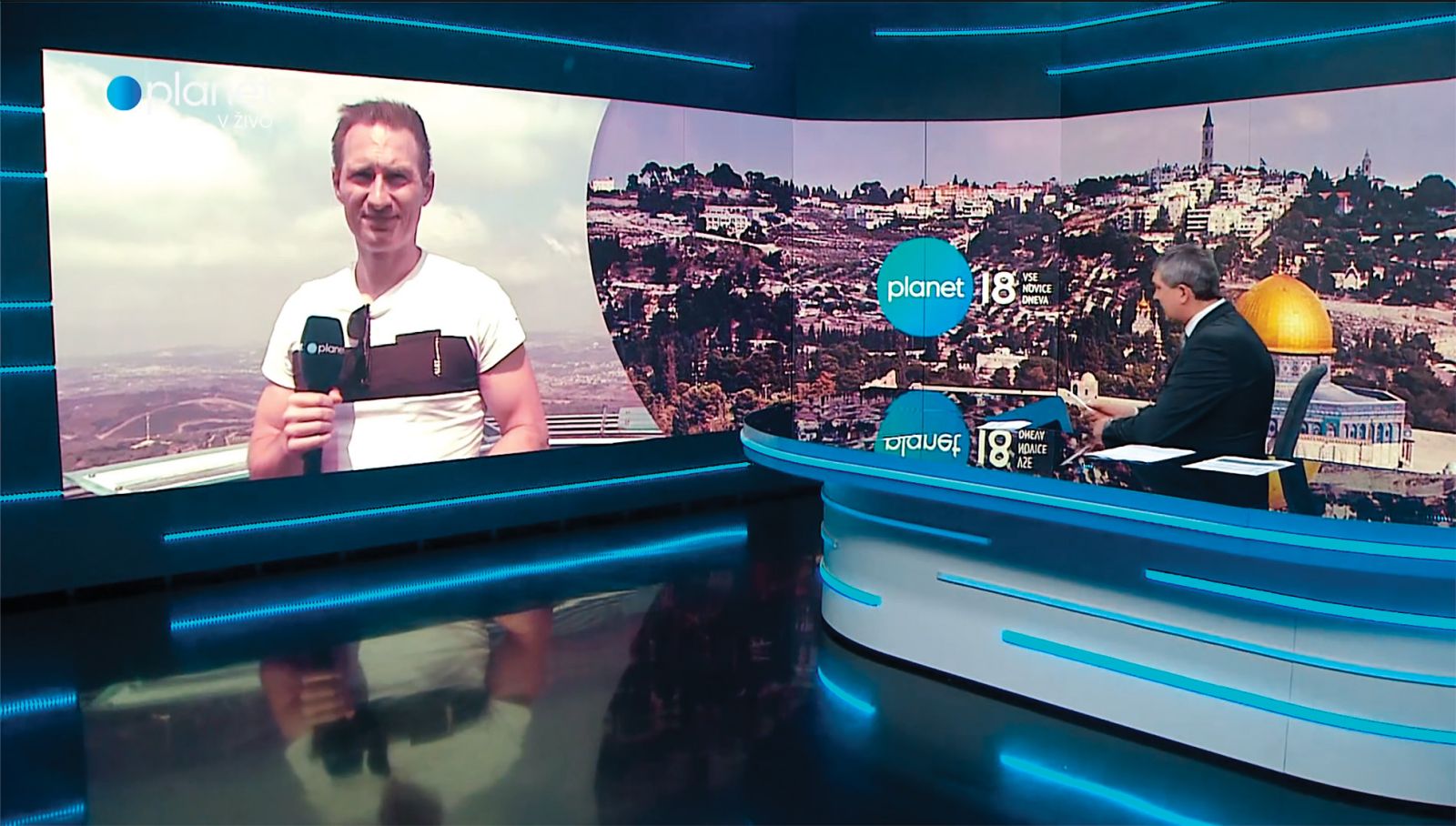 »Naša ekipa se nahaja v Izraelu. Luka, kako je živeti v večnem strahu?« Vprašanje voditelja oddaje Planet 18 za novinarja Luko Svetino 