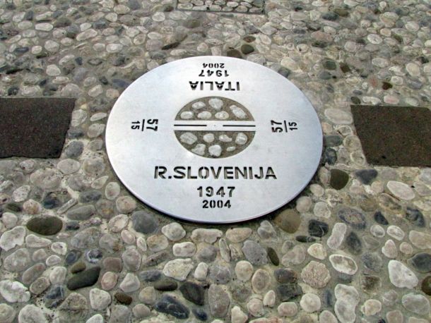 Osem zgodb o odsotnosti meje