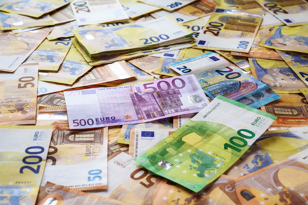 Nelegalne bančne storitve, dva aretirana v Sloveniji