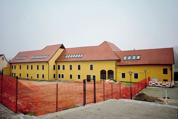 Neposredno pod hotelom Tadeja Vona Horvatha na mariborskem Lentu raste še en subvencioniran hotel, to je garni hotel Žički dvor, za katerega je podjetje v lasti mariborskega župana Saše Arsenoviča dobilo kar 1,8 milijona evrov subvencije ministrstva za gospodarstvo. 
