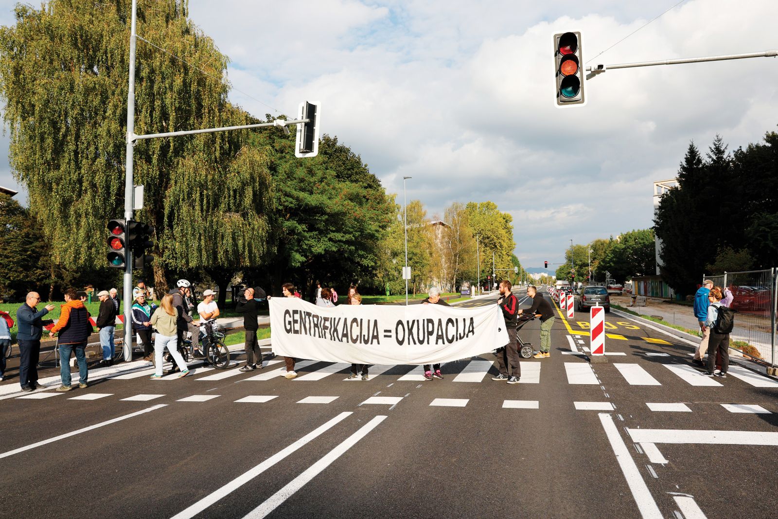 Protest Civilne iniciative Savsko naselje zaradi nevključevanja prebivalcev v načrte prenove soseske, LJ | Borut Krajnc