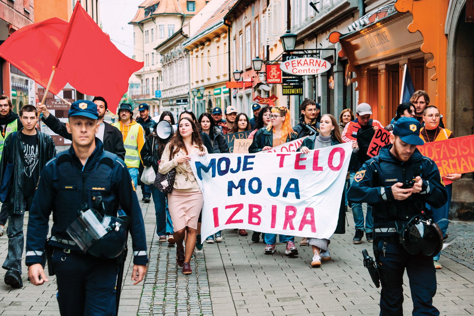Protest v Mariboru proti pohodu za življenje in proti tistim, ki kričijo, da je splav umor. | Marko Pigac