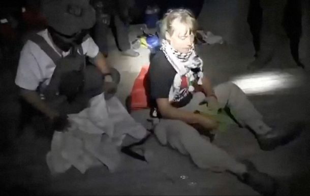 Nad Greto Thunberg naj bi Izraelci izvajali nasilje, prisilili naj bi jo tudi poljubiti izraelsko zastavo