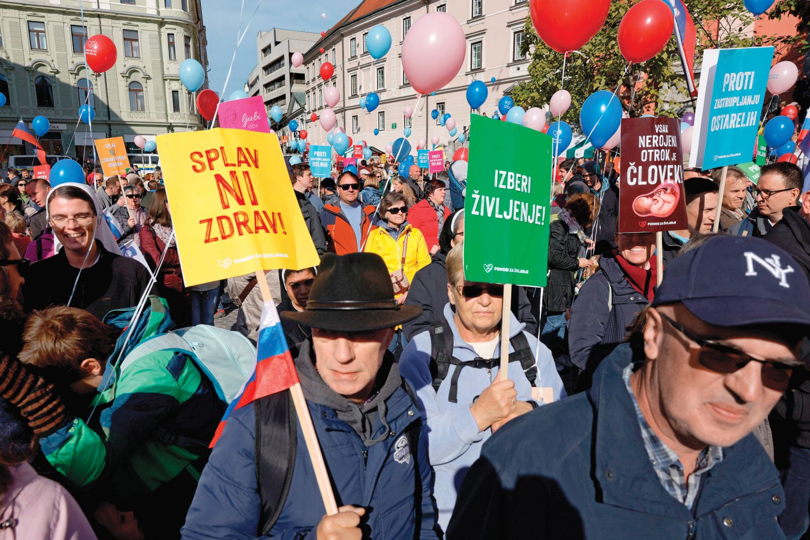 Teden dni po Mariboru, 4. oktobra, je Pohod za življenje reinkarniral v središče Ljubljane. Poleg nasprotovanja pravici, da ženska sama odloča o svojem telesu, so udeleženci govorili tudi o tem, da je treba na referendumu zavrniti Zakon o pomoči pri prostovoljnem končanju življenja.
