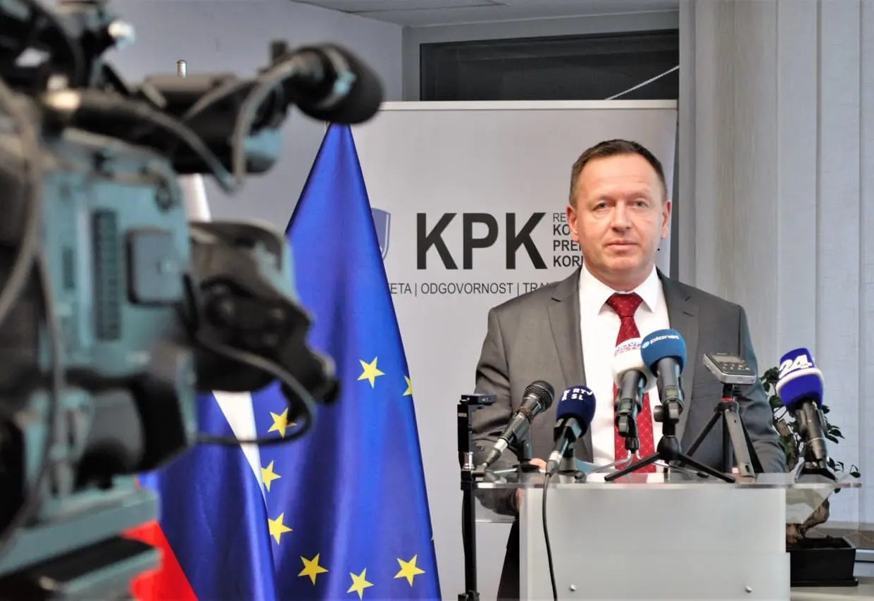 Šumi Golobu / »Ne slepimo se&nbsp;‒ ko vaš odvetnik govori o našem delu, govori v vašem imenu«