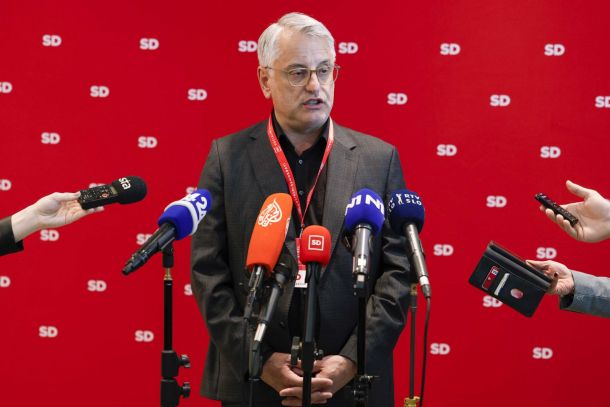 »To je bila edina normalna odločitev in postavlja nek standard v politiki«