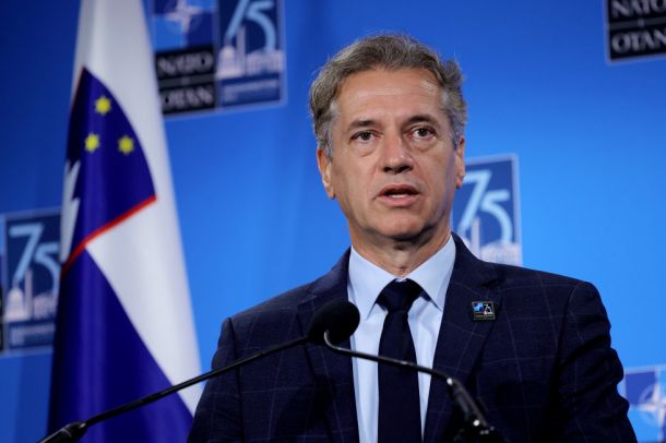 Golob / »Priča smo revoluciji na področju vojskovanja«