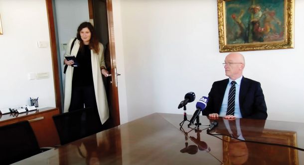 Novinarka Tarče Vanja Gligorović in odvetnik Stojan Zdolšek 