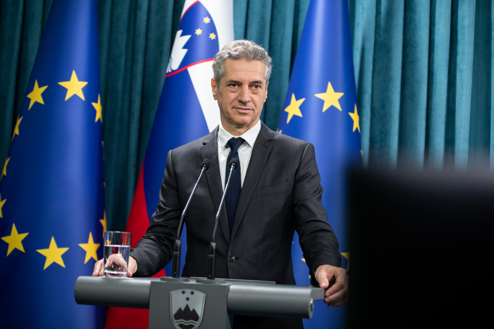 »Skrajšani delovni teden v tem mandatu ni realen«