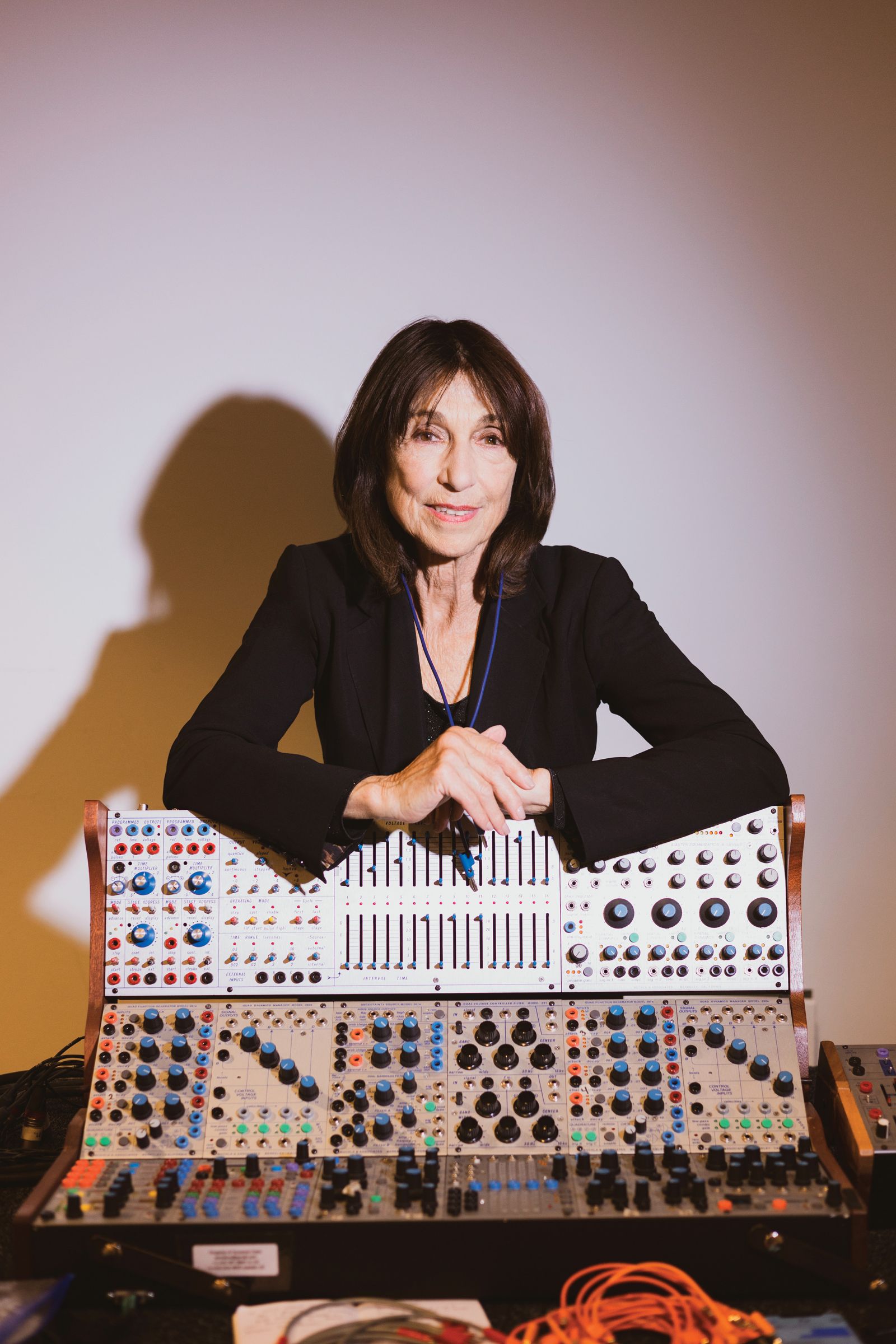 Nastopi Suzanne Ciani so že od nekdaj veljali za nekaj posebnega – glasbo namreč izvaja na širši javnosti morda neznanem elektronskem inštrumentu buchli