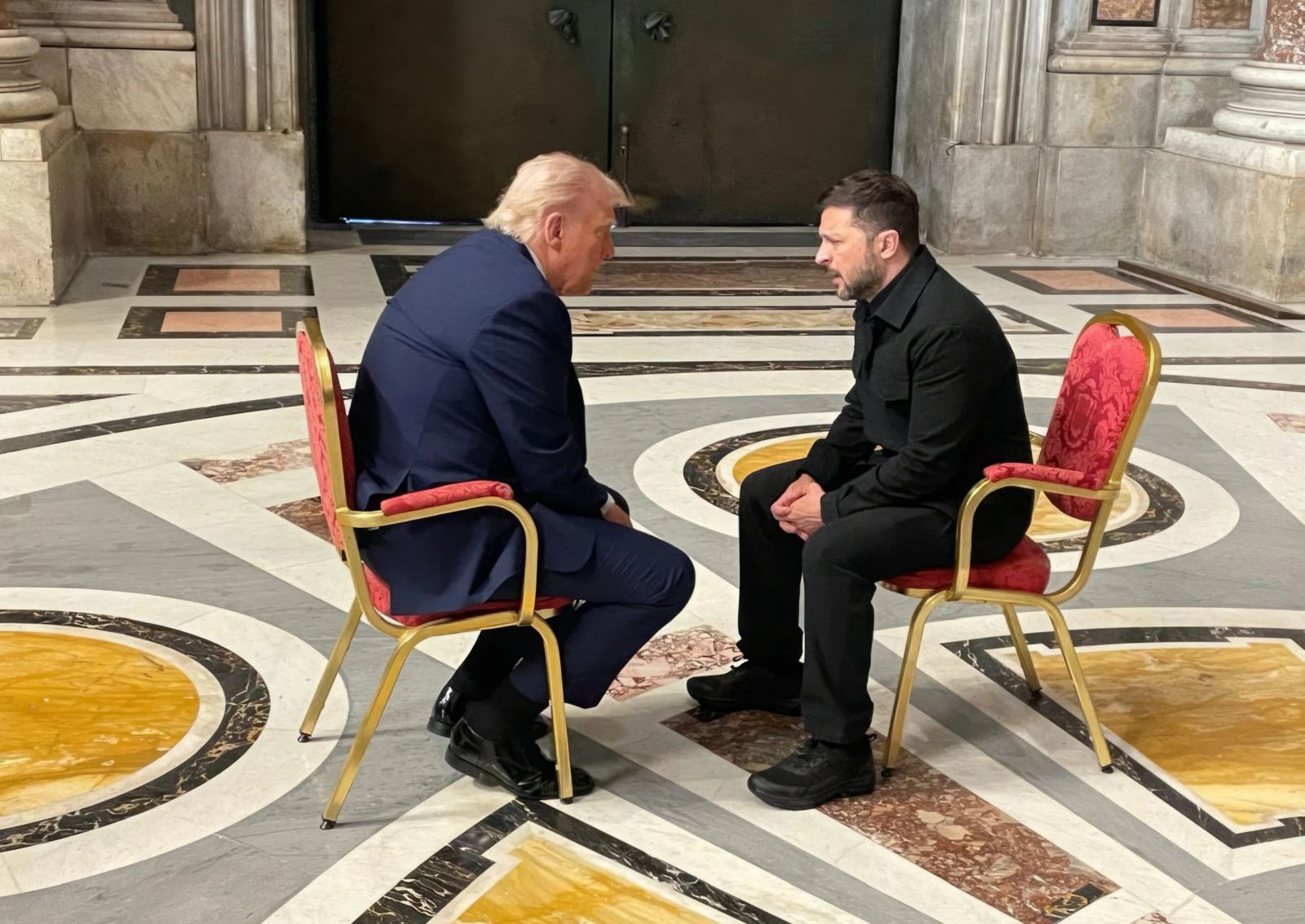 Trump / »Ukrajina in Rusija bi morali končati vojno«
