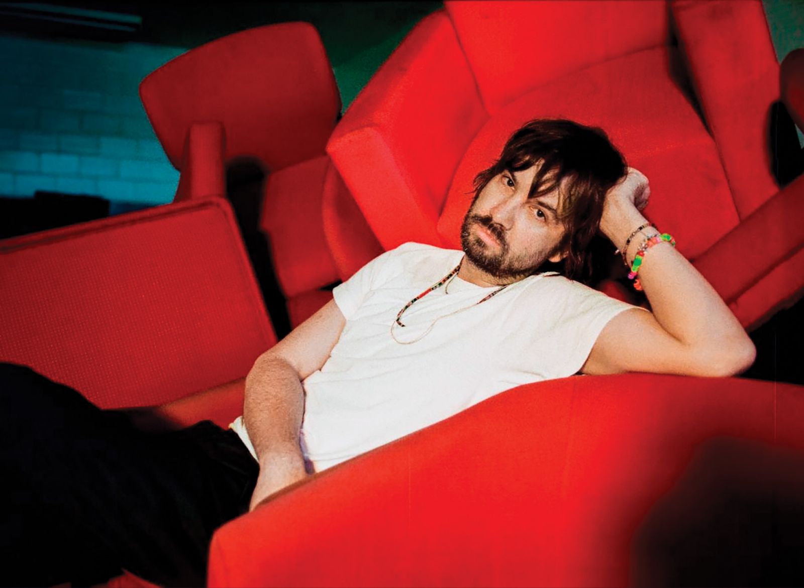 Mlačen dance pop za nakupovalna središča in lokale s kul klientelo.