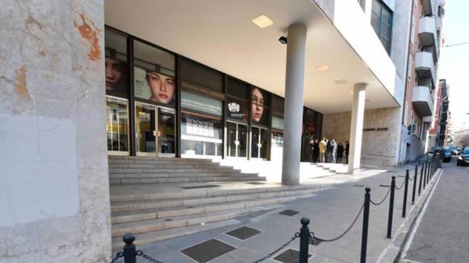 Zadolženost / Kulturni dom v Trstu bi prodali Sloveniji