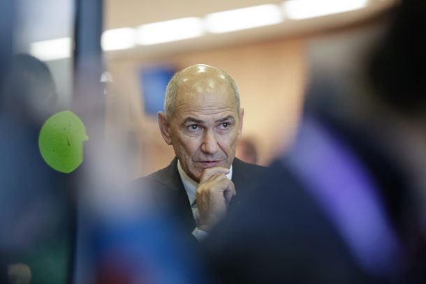 Janezu Janši visoka odškodnina