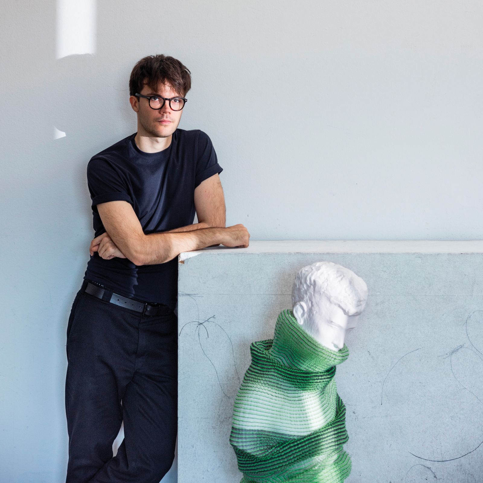 Lan Krebs / Modni oblikovalec, ki z džersijem navdušuje modni svet