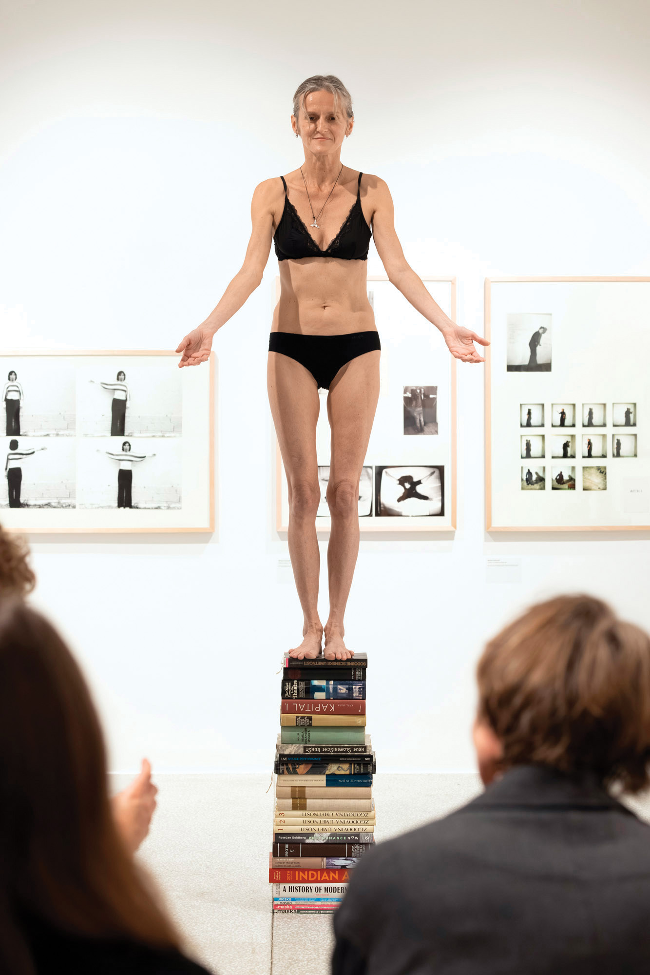 Anita Wach: 68 zdravic za srce z napako, performans; festival Mesto žensk, Mala galerija BS, LJ | Nada Žgank