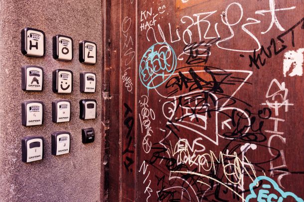 Airbnb / Sodišče prepovedalo oddajanje stanovanj