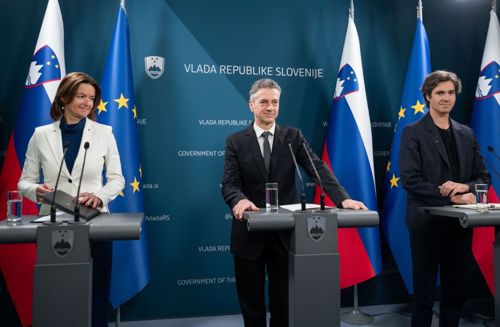 Anketa /  Golobova vlada z najvišjo povprečno oceno po dveh letih