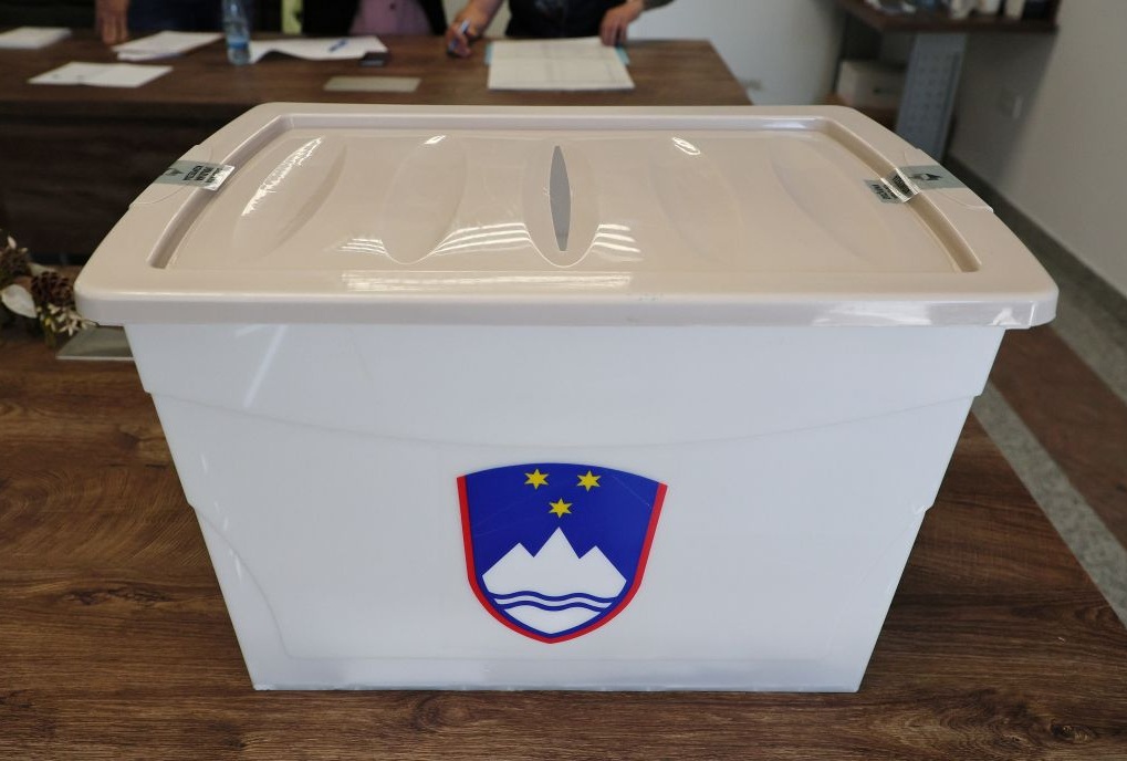 Referendum / Jutri odprtje predčasnih volišč