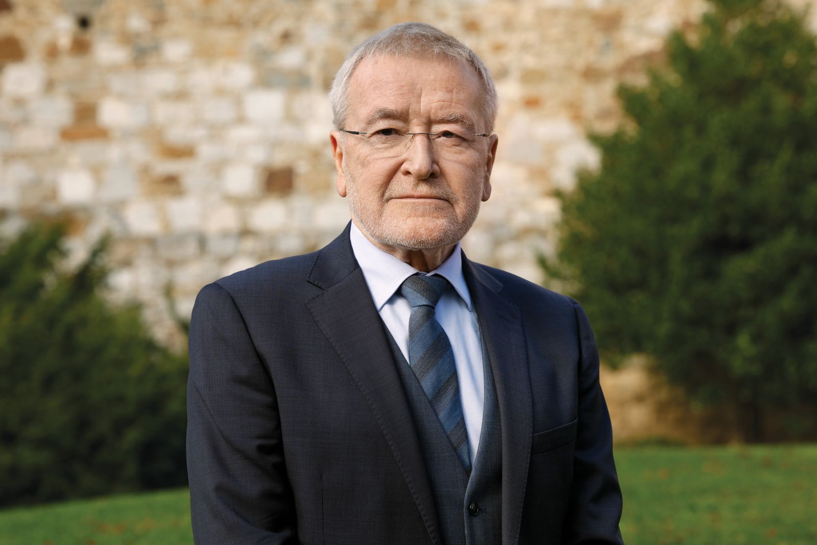 Upokojeni zdravnik in bivši minister za zdravje dr. Dušan Keber, sicer tudi avtor osnutka zakona: »Ko gre za soočenje s smrtjo, mora imeti vsak človek pravico izbire. Rad bi živel v državi, ki to pravico priznava in spoštuje.«