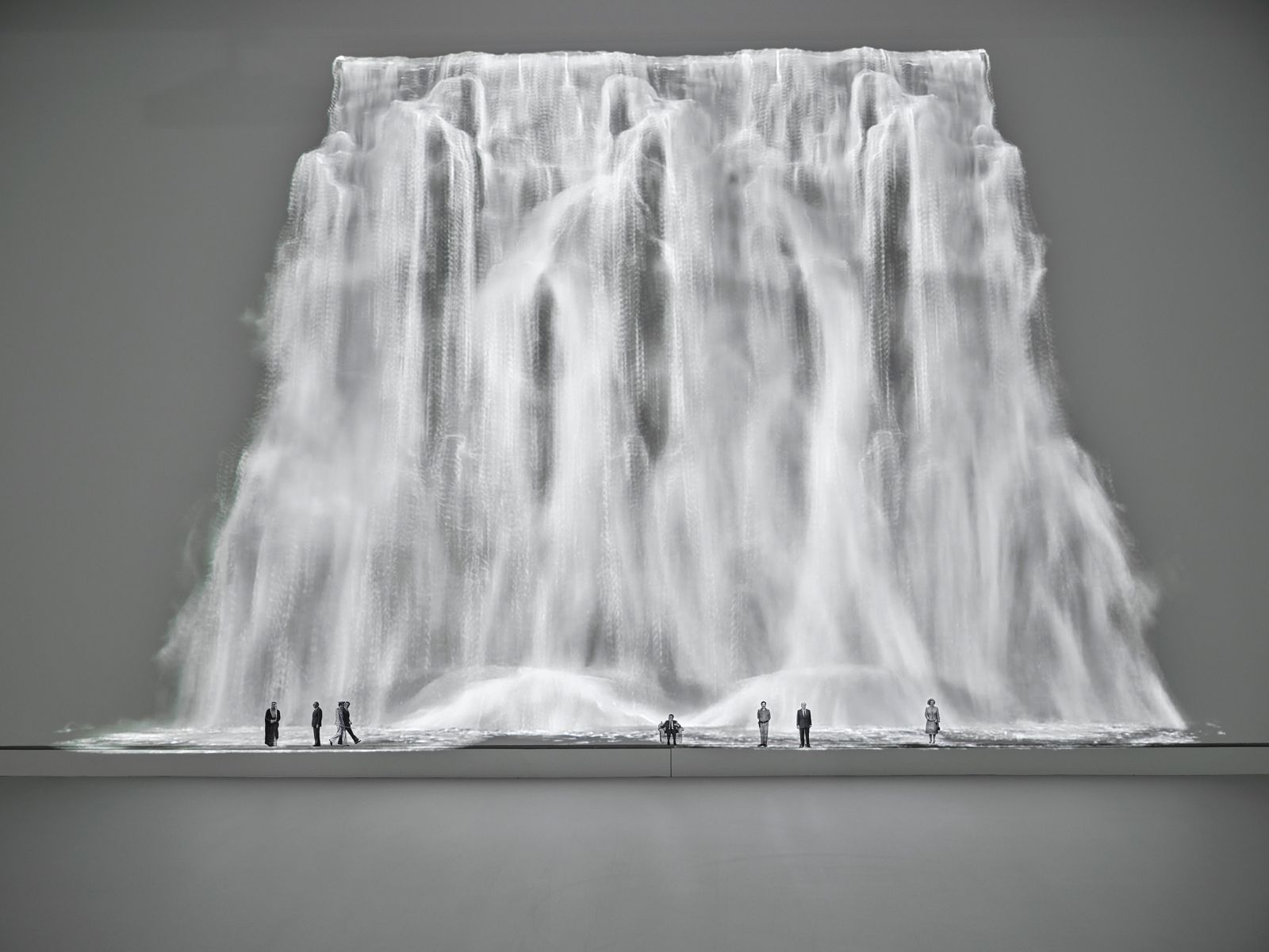 Slap na novem delu Comrade leader, comrade leader, how nice to see you _ VI (2025) opominja, da nekateri vidiki vojn vse bolj postajajo podobni naravnim pojavom.