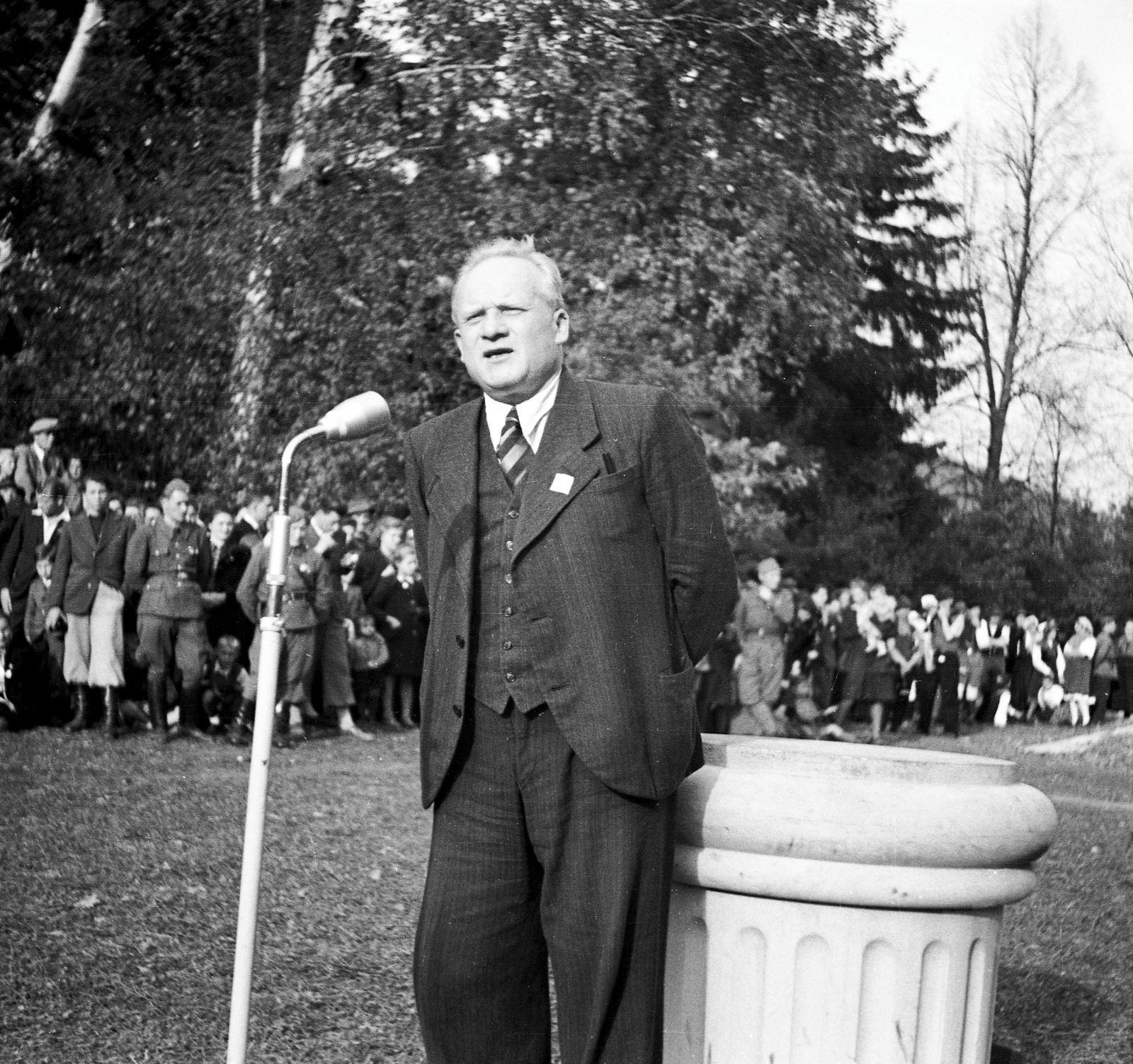Govor Prežihovega Voranca na festivalu na Ravnah na Koroškem 14. oktobra 1945, nekaj mesecev po koncu druge svetovne vojne 