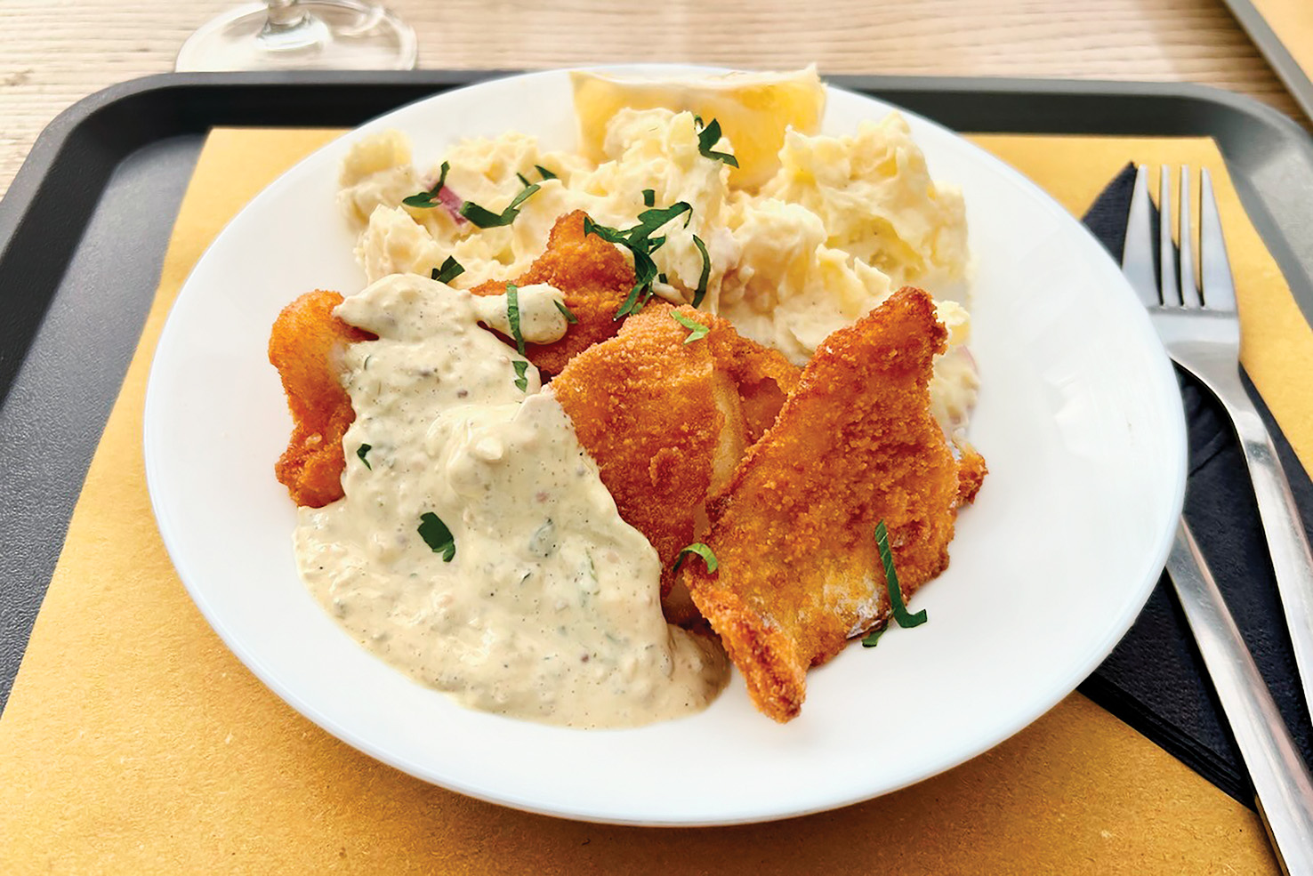 Oslič s krompirjevo solato