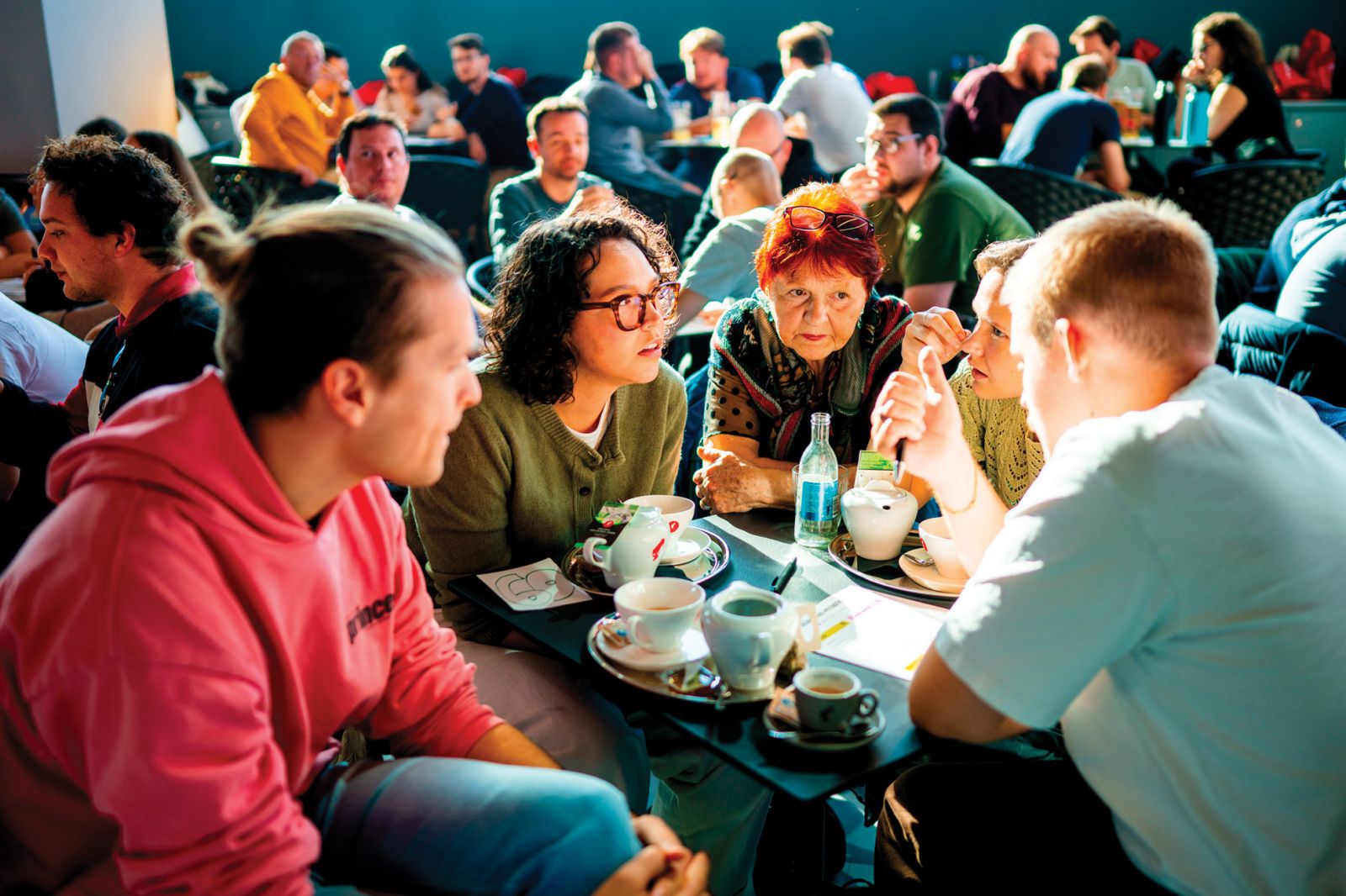 Ekipe so se pomerile v znanju iz osmih kategorij, 20 najboljših pa je napredovalo v veliki finale.