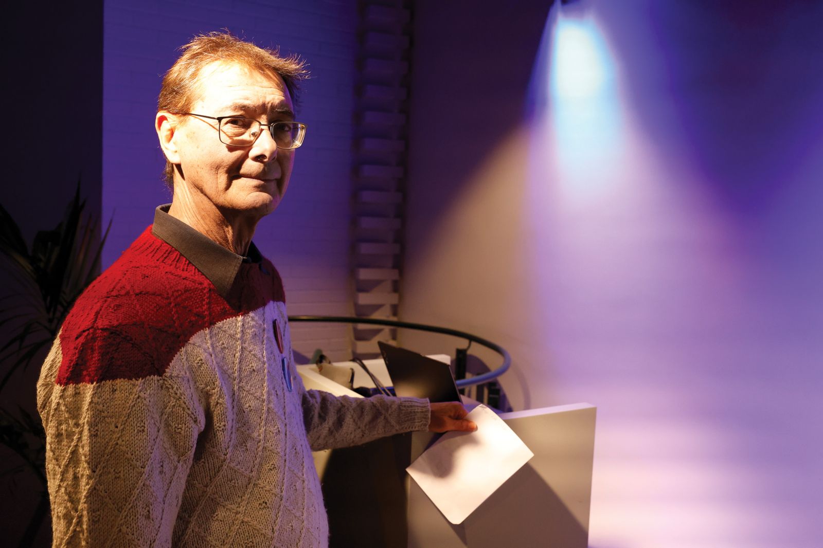 Glavni pobudnik zakona dddr. Andrej Pleterski, sin pokojnega akademika dr. Janka Pleterskega, ki je leta 2018 v pismu zaprosil poslance, naj sistemsko uredijo človekovo pravico do dostojne smrti.