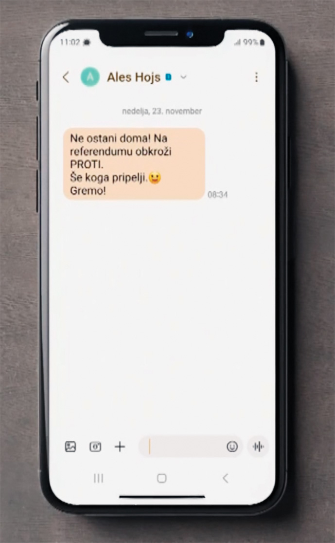 Kot je prva poročala POP TV, se podpredsednik SDS Aleš Hojs na referendumsko jutro ni mogel zadržati in je naokoli razpošiljal SMS-sporočilo s pozivom volivcem, naj na referendumu zavrnejo zakon. Poziv volivcem pa je na družbenih omrežjih delil tudi prvak stranke Janez Janša.